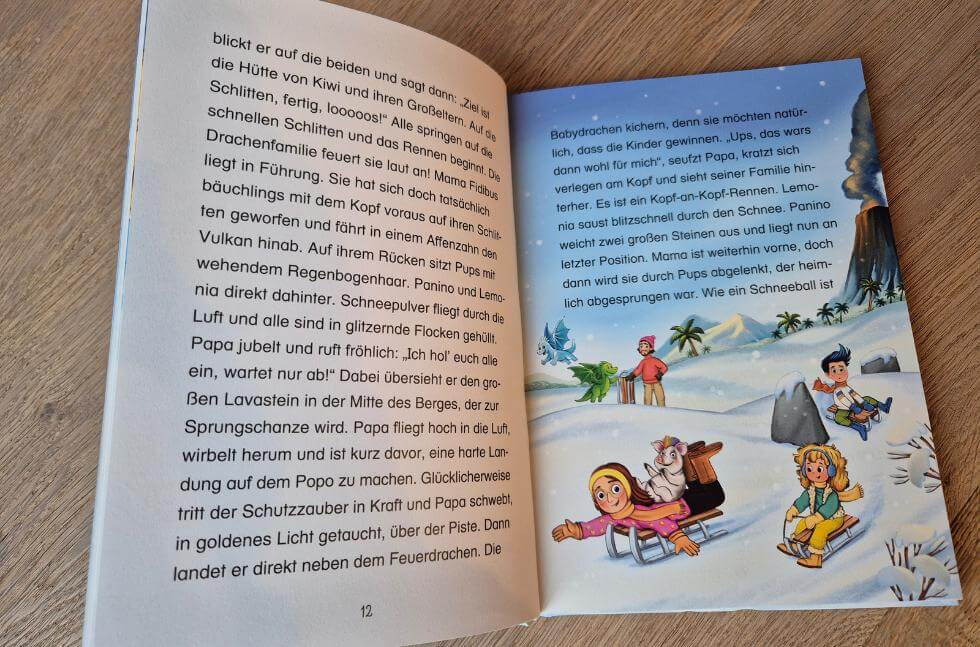 Bindungs-beduerfnisorientierte-Kinderbuecher-blick-ins-buch-familie-fidibus-weihnachten-konfliktloesung Aufgeschlagenes Kinderbuch "Die magische Familie Fidibus, Weihnachtszauber" mit Illustration Schlittenfahren